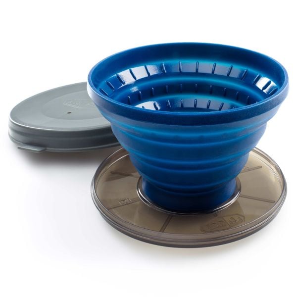 Bicchiere con filtro caffè integrato GSI Outdoors Javadrip blu