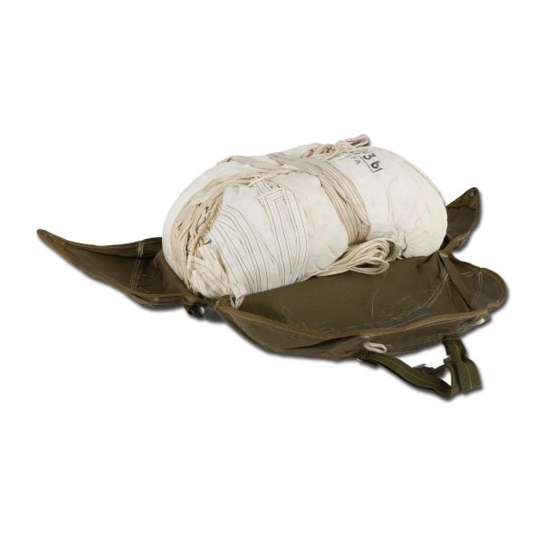 Paracadute baldacchino bianco con il sacchetto usato